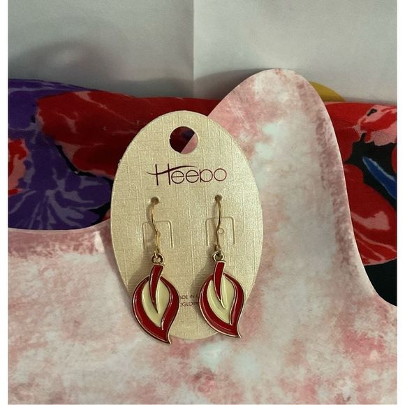 NWT Heebo Pierced WIRE Earrings Red White Leaf Dangle Earrings 🌿🍒 - Picture 7 of 11